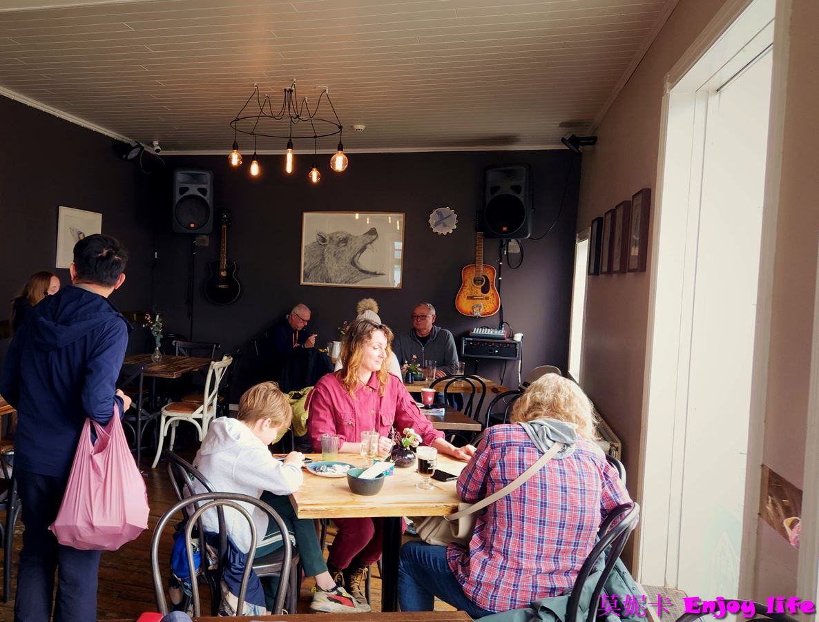 【冰島美食餐廳】*冰島伊薩菲厄澤ISAFJORDUR美食餐廳Húsið*，有美味的魚料理，超讚的海鮮濃湯，超值套餐，冰島必來美食餐廳!!!