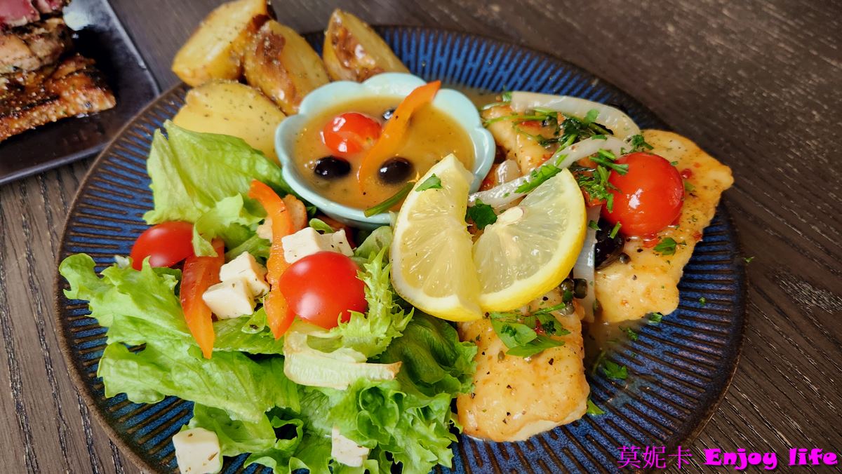 【冰島美食餐廳】*冰島伊薩菲厄澤ISAFJORDUR美食餐廳Húsið*，有美味的魚料理，超讚的海鮮濃湯，超值套餐，冰島必來美食餐廳!!!