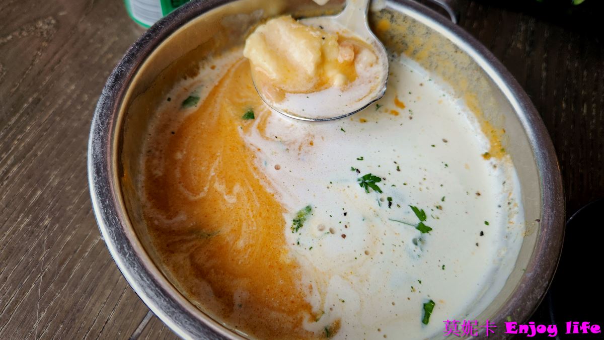 【冰島美食餐廳】*冰島伊薩菲厄澤ISAFJORDUR美食餐廳Húsið*，有美味的魚料理，超讚的海鮮濃湯，超值套餐，冰島必來美食餐廳!!!