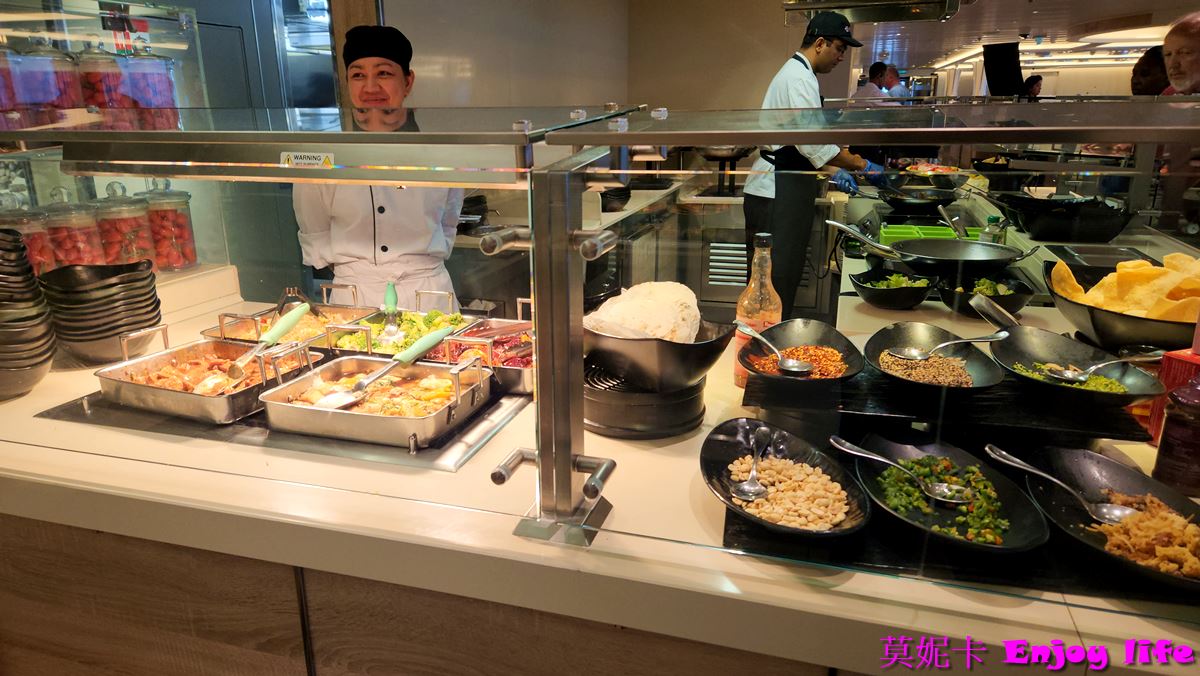【荷美遊輪餐廳】*荷美遊輪 LIDO Market自助餐廳*，Holland America Line荷美遊輪免費海景餐廳，有各國美食，提供早餐，午餐，下午茶，晚餐，及消夜，餐點種類多又好吃!!!