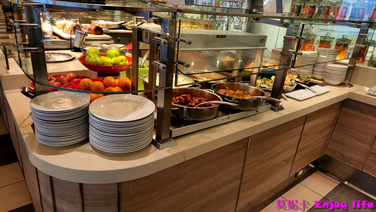 【荷美遊輪餐廳】*荷美遊輪 LIDO Market自助餐廳*，Holland America Line荷美遊輪免費海景餐廳，有各國美食，提供早餐，午餐，下午茶，晚餐，及消夜，餐點種類多又好吃!!!
