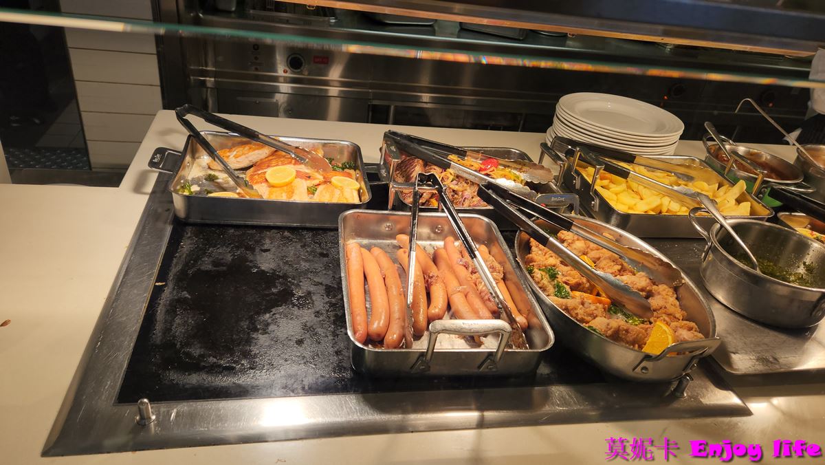 【荷美遊輪餐廳】*荷美遊輪 LIDO Market自助餐廳*，Holland America Line荷美遊輪免費海景餐廳，有各國美食，提供早餐，午餐，下午茶，晚餐，及消夜，餐點種類多又好吃!!!