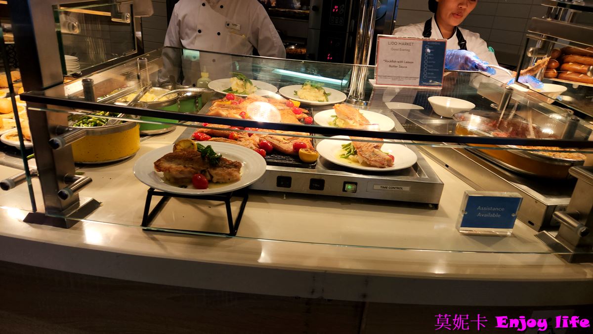 【荷美遊輪餐廳】*荷美遊輪 LIDO Market自助餐廳*，Holland America Line荷美遊輪免費海景餐廳，有各國美食，提供早餐，午餐，下午茶，晚餐，及消夜，餐點種類多又好吃!!!