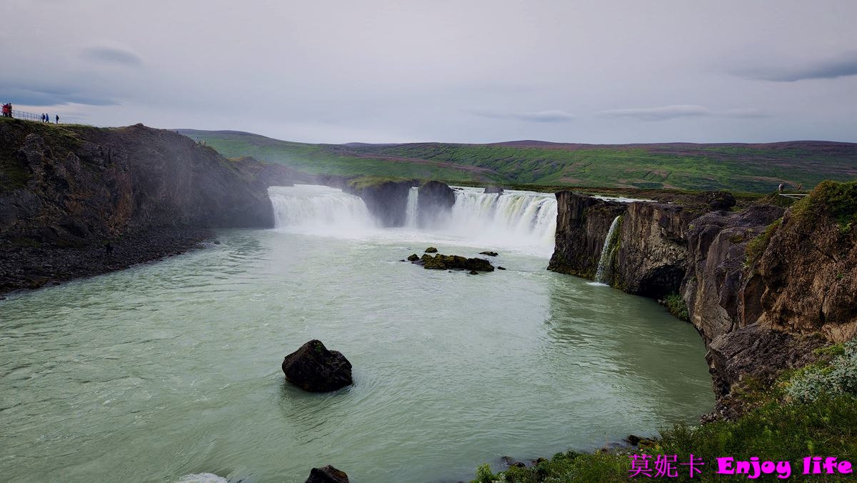 【冰島景點】*冰島Akureyri阿克雷里景點，眾神瀑布Godafoss Waterfall*，冰島鑽石圈必來景點，磅礡的瀑布，超壯觀的!!!