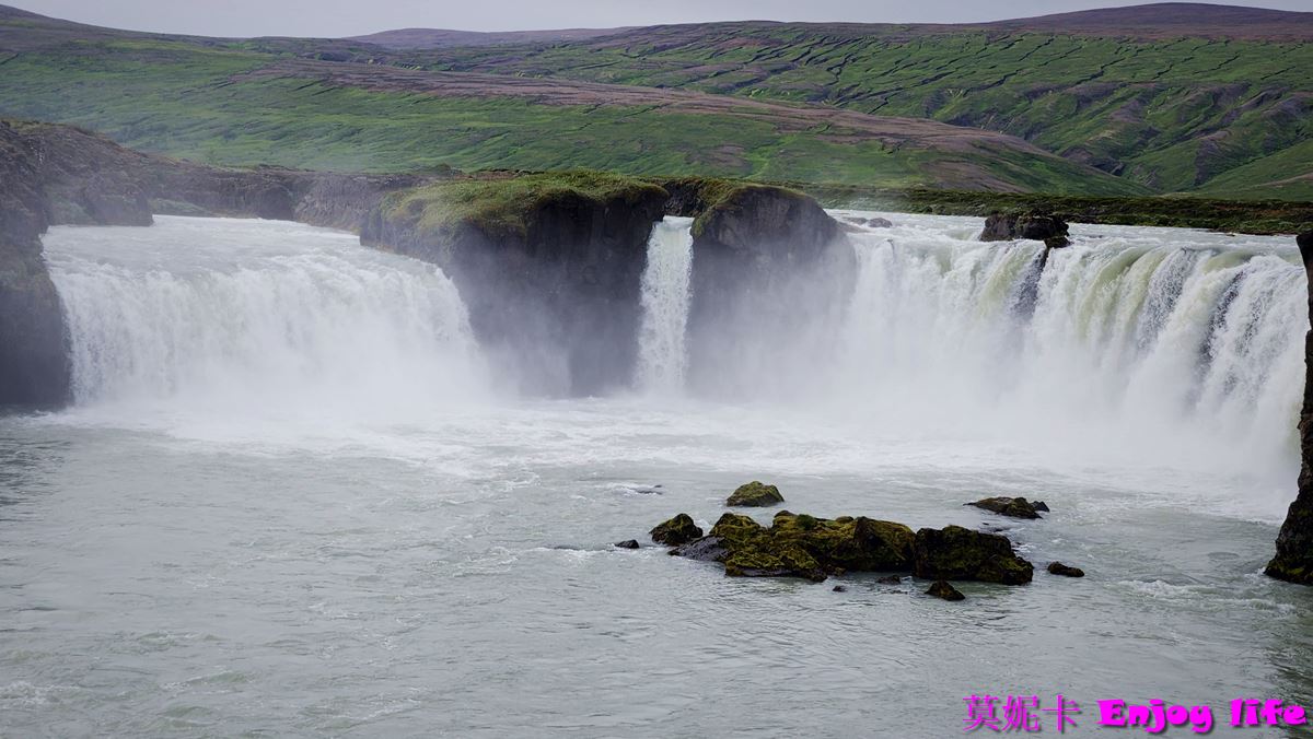 【冰島景點】*冰島Akureyri阿克雷里景點，眾神瀑布Godafoss Waterfall*，冰島鑽石圈必來景點，磅礡的瀑布，超壯觀的!!!