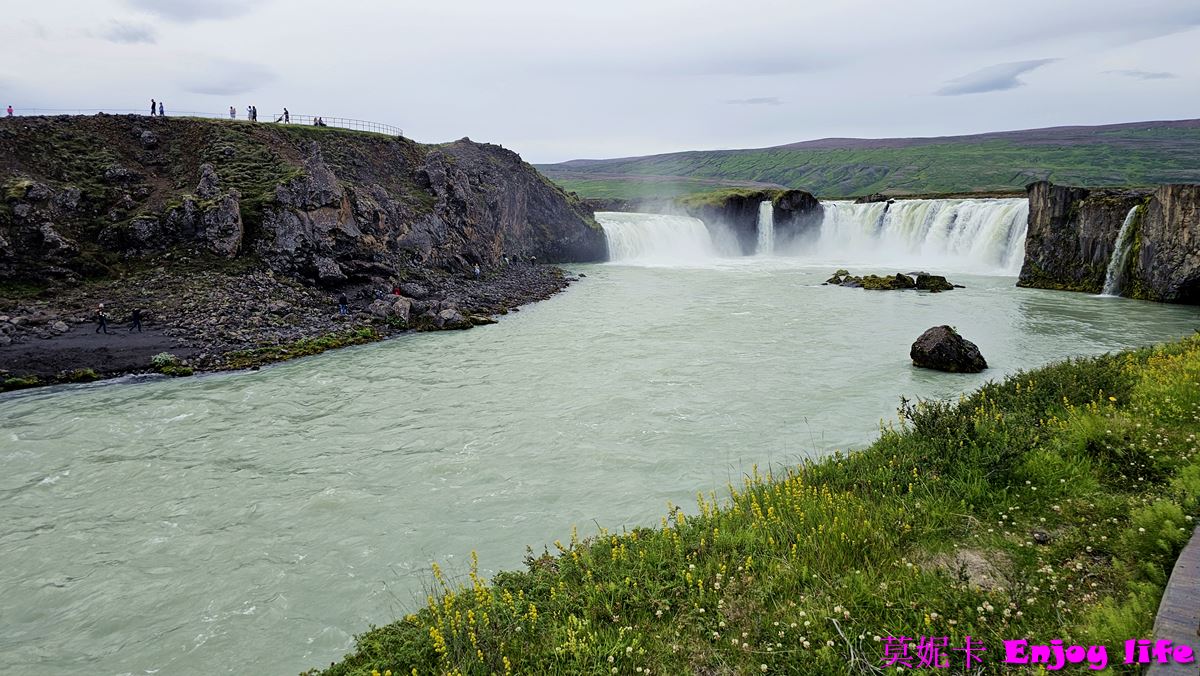 【冰島景點】*冰島Akureyri阿克雷里景點，眾神瀑布Godafoss Waterfall*，冰島鑽石圈必來景點，磅礡的瀑布，超壯觀的!!!