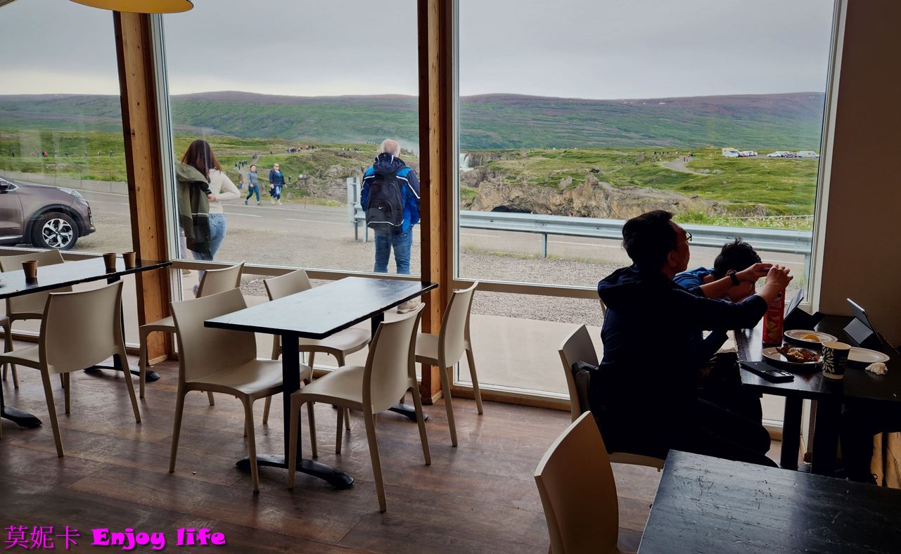 【冰島景點】*冰島Akureyri阿克雷里景點，眾神瀑布Godafoss Waterfall*，冰島鑽石圈必來景點，磅礡的瀑布，超壯觀的!!!