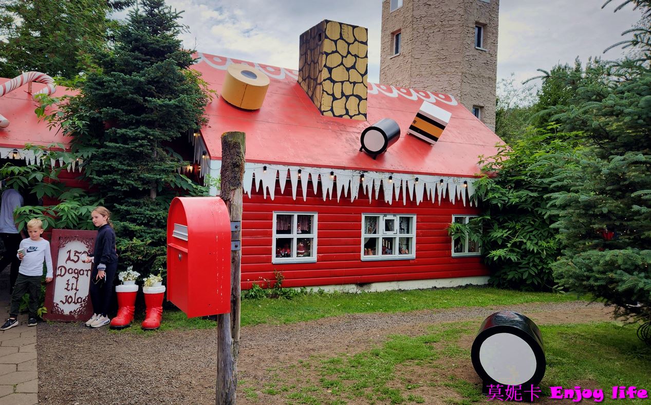 【冰島景點】*冰島阿克雷里景點，聖誕小屋Akureyri Christmas House*，販賣各種可愛的聖誕裝飾品及當地農產品!!!