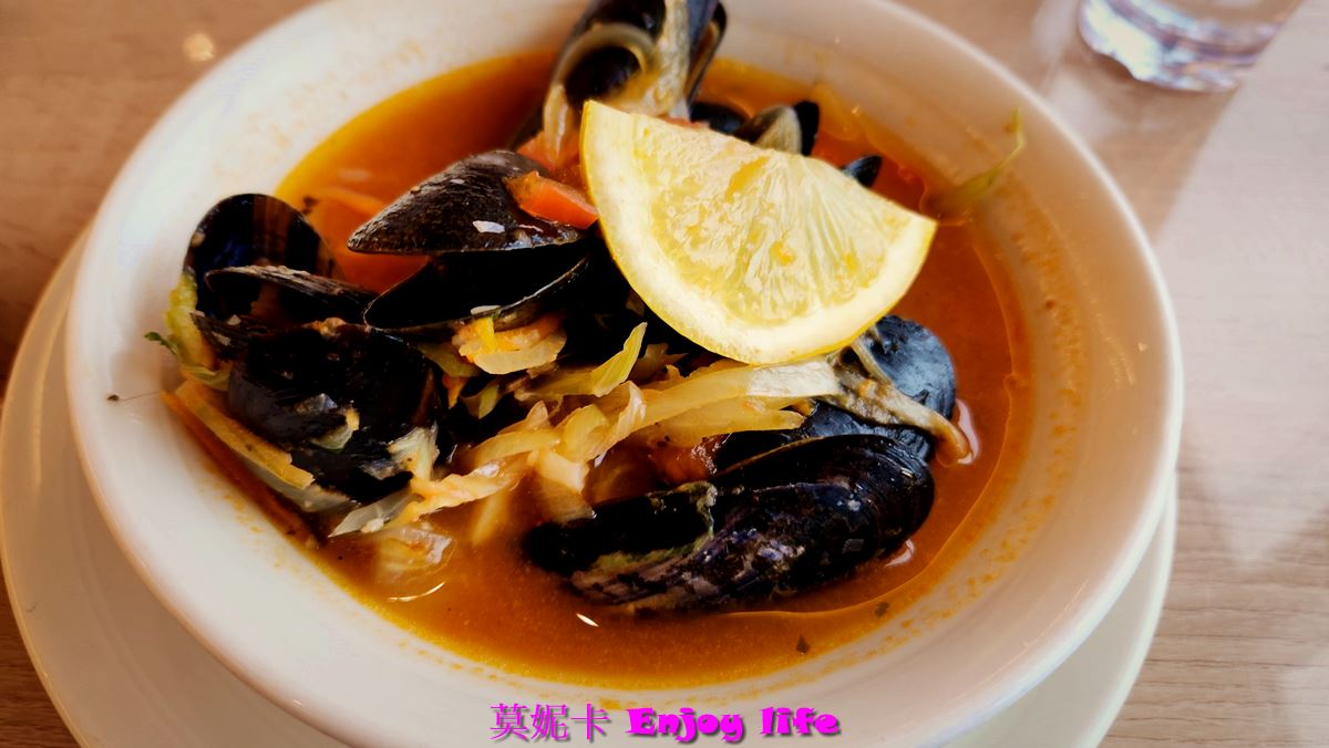 【荷美遊輪餐廳】*荷美遊輪 LIDO Market自助餐廳*，Holland America Line荷美遊輪免費海景餐廳，有各國美食，提供早餐，午餐，下午茶，晚餐，及消夜，餐點種類多又好吃!!!