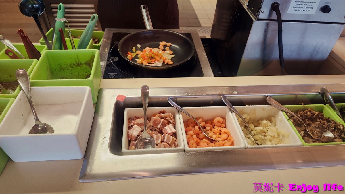 【荷美遊輪餐廳】*荷美遊輪 LIDO Market自助餐廳*，Holland America Line荷美遊輪免費海景餐廳，有各國美食，提供早餐，午餐，下午茶，晚餐，及消夜，餐點種類多又好吃!!!
