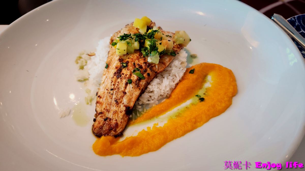 【荷美遊輪餐廳】*荷美遊輪 Dining Room餐廳*，提供免費的早，午餐，及晚餐，專人服務的免費餐廳，推薦來這裡吃早餐!!!