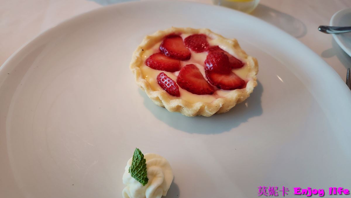 【荷美遊輪餐廳】*荷美遊輪 Dining Room餐廳*，提供免費的早，午餐，及晚餐，專人服務的免費餐廳，推薦來這裡吃早餐!!!