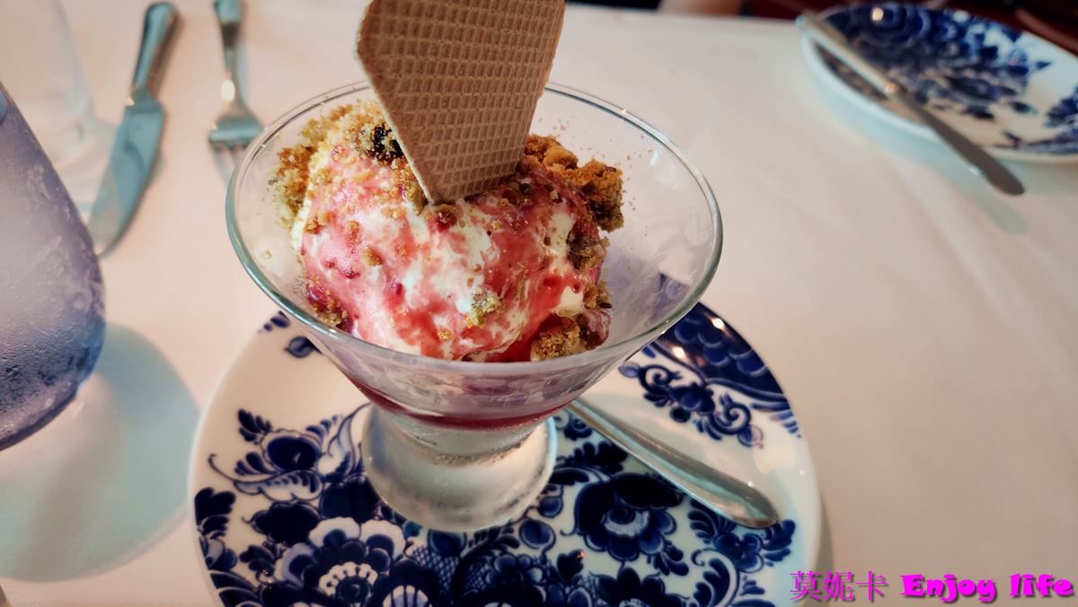 【荷美遊輪餐廳】*荷美遊輪 Dining Room餐廳*，提供免費的早，午餐，及晚餐，專人服務的免費餐廳，推薦來這裡吃早餐!!!