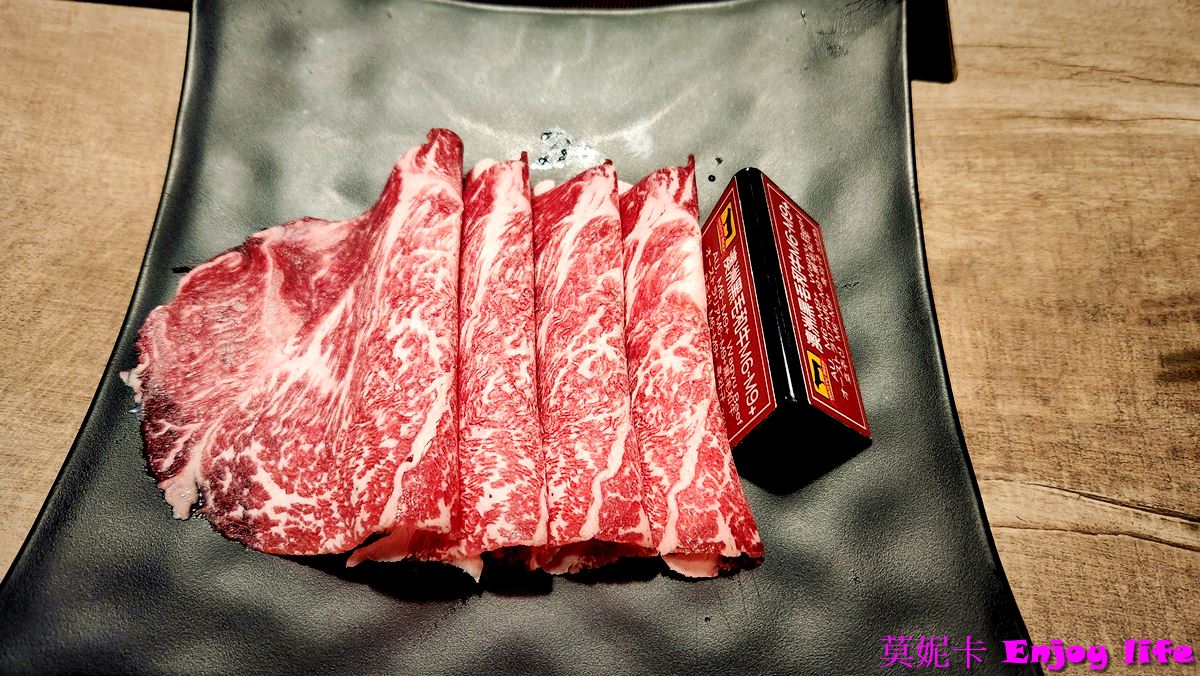 【台南美食餐廳】*新馬辣 南紡店*|高品質吃到飽火鍋,和牛、松阪豬、海鮮無限享用,酒類無限暢飲,還有哈根達斯冰淇淋隨你吃! 28 【台南美食餐廳】*新馬辣 南紡店*|高品質吃到飽火鍋,和牛、松阪豬、海鮮無限享用,酒類無限暢飲,還有哈根達斯冰淇淋隨你吃!