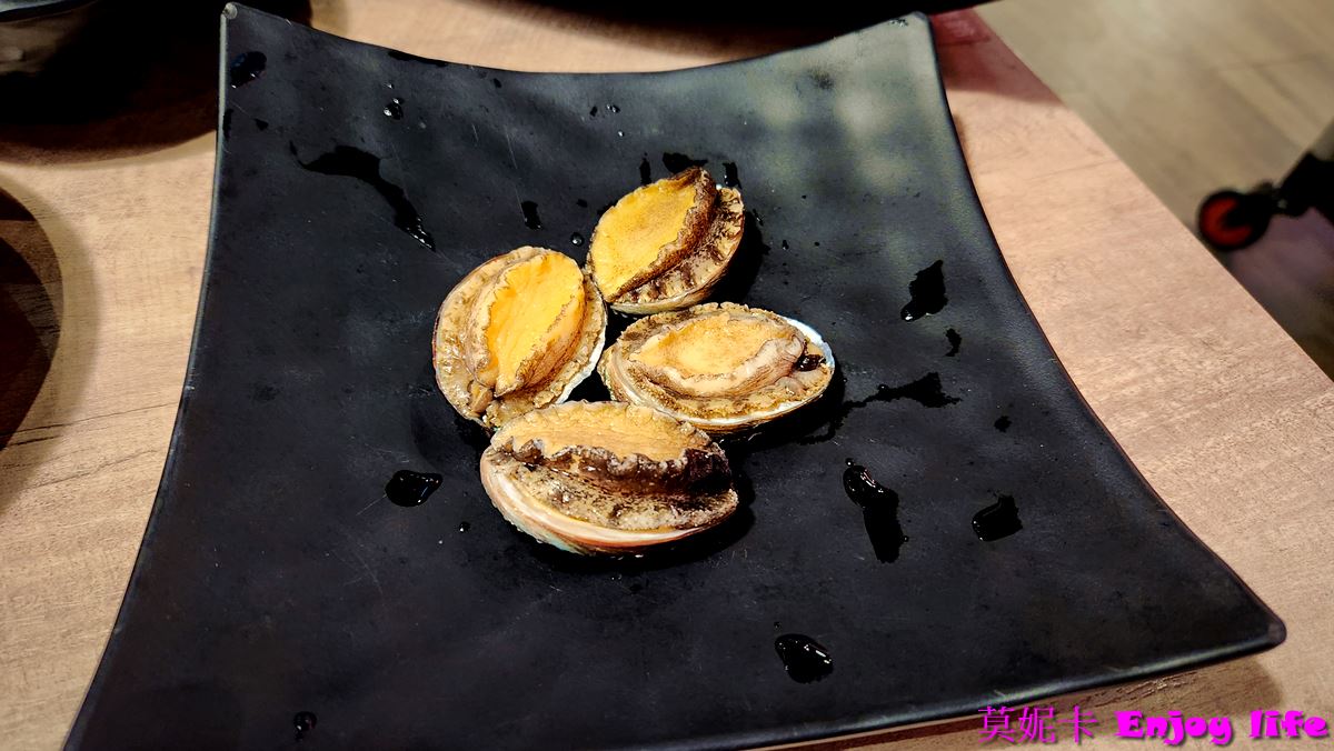 【台南美食餐廳】*新馬辣 南紡店*|高品質吃到飽火鍋,和牛、松阪豬、海鮮無限享用,酒類無限暢飲,還有哈根達斯冰淇淋隨你吃! 26 【台南美食餐廳】*新馬辣 南紡店*|高品質吃到飽火鍋,和牛、松阪豬、海鮮無限享用,酒類無限暢飲,還有哈根達斯冰淇淋隨你吃!