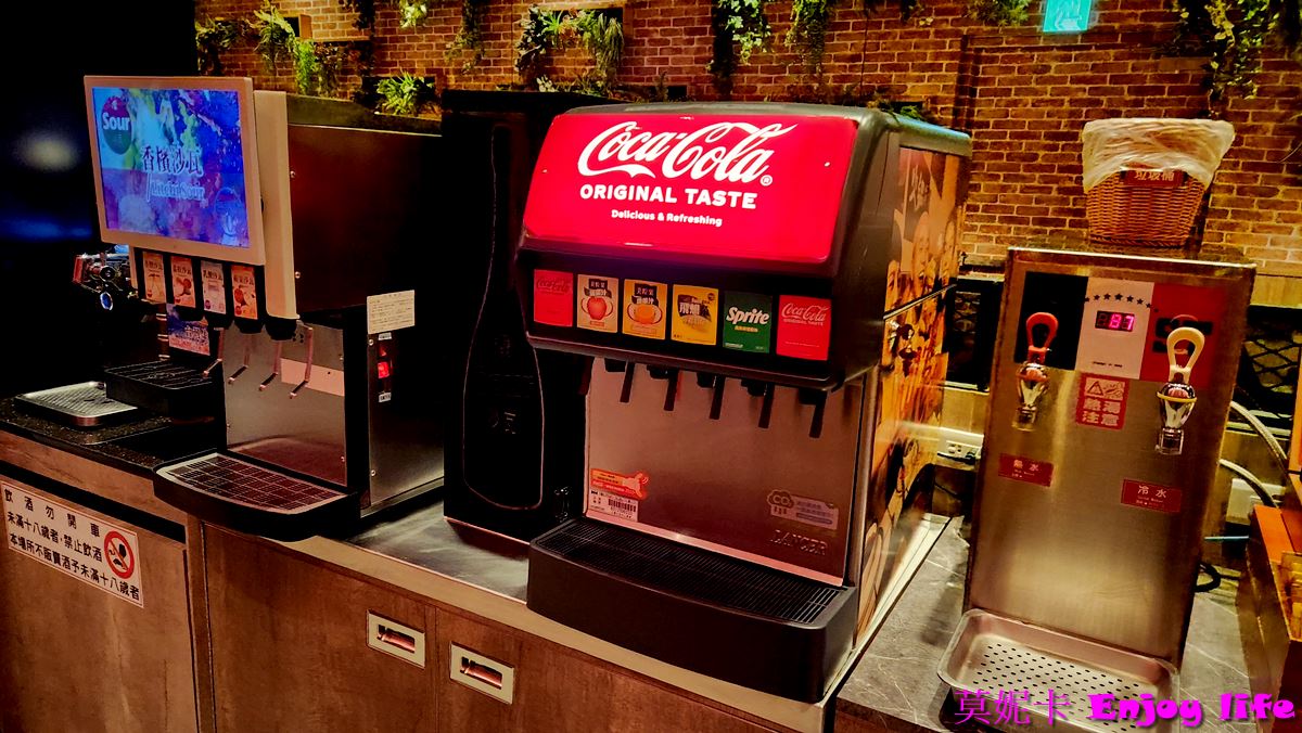 【台南美食餐廳】*新馬辣 南紡店*|高品質吃到飽火鍋,和牛、松阪豬、海鮮無限享用,酒類無限暢飲,還有哈根達斯冰淇淋隨你吃! 19 【台南美食餐廳】*新馬辣 南紡店*|高品質吃到飽火鍋,和牛、松阪豬、海鮮無限享用,酒類無限暢飲,還有哈根達斯冰淇淋隨你吃!