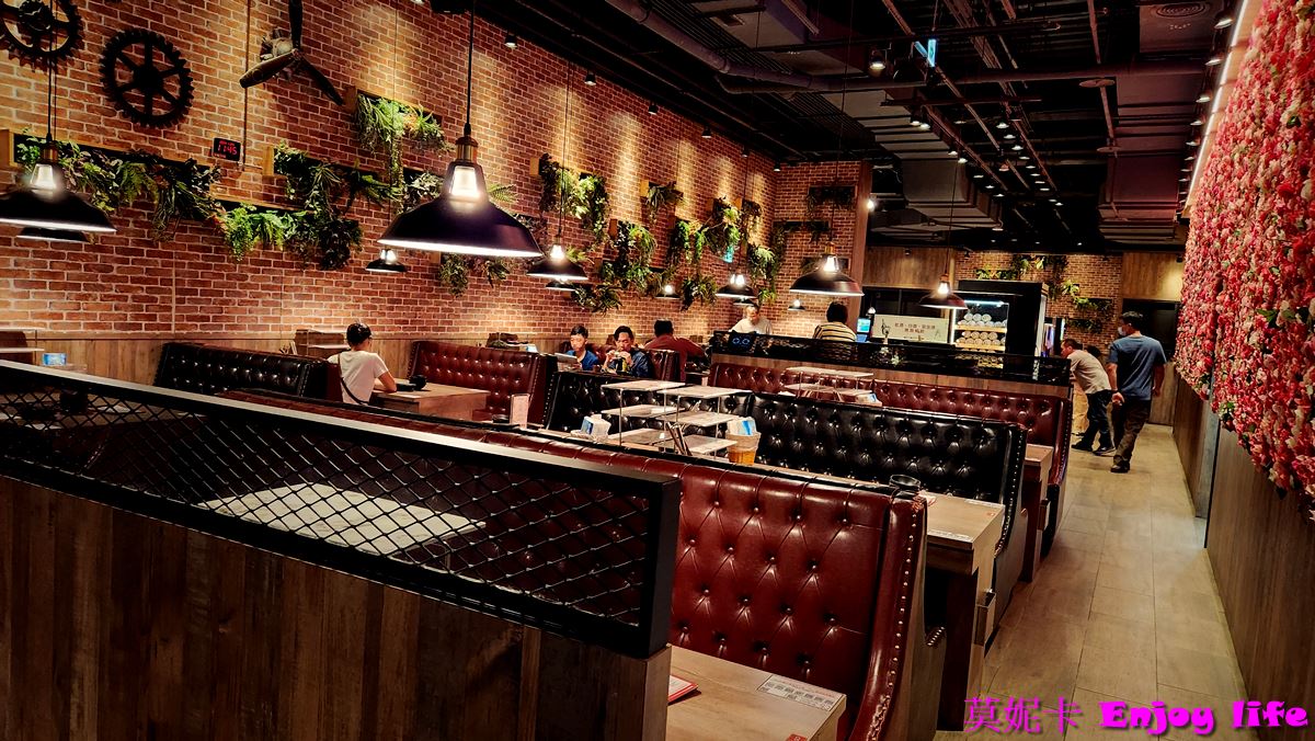 【台南美食餐廳】*新馬辣 南紡店*|高品質吃到飽火鍋,和牛、松阪豬、海鮮無限享用,酒類無限暢飲,還有哈根達斯冰淇淋隨你吃! 7 【台南美食餐廳】*新馬辣 南紡店*|高品質吃到飽火鍋,和牛、松阪豬、海鮮無限享用,酒類無限暢飲,還有哈根達斯冰淇淋隨你吃!