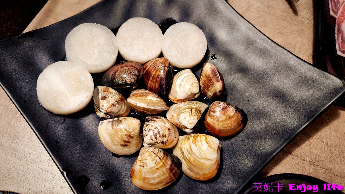 【台南美食餐廳】*新馬辣 南紡店*|高品質吃到飽火鍋,和牛、松阪豬、海鮮無限享用,酒類無限暢飲,還有哈根達斯冰淇淋隨你吃! 25 【台南美食餐廳】*新馬辣 南紡店*|高品質吃到飽火鍋,和牛、松阪豬、海鮮無限享用,酒類無限暢飲,還有哈根達斯冰淇淋隨你吃!