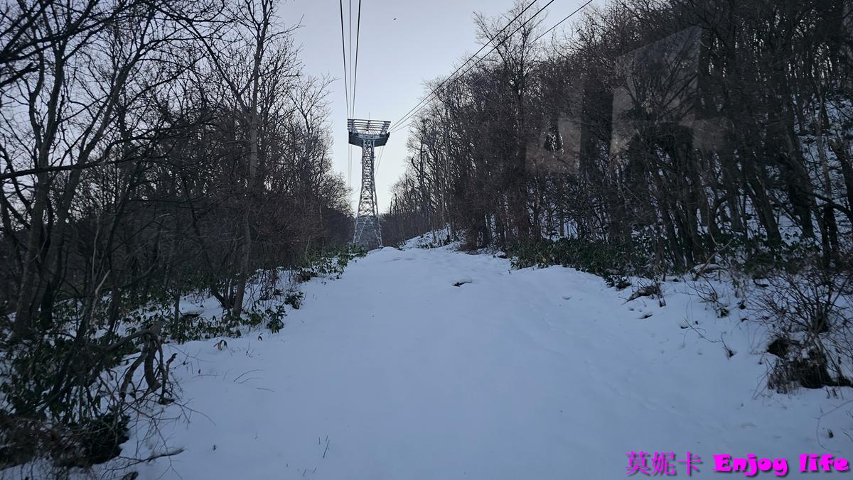 【北海道札幌景點】*札幌藻岩山夜景*，日本新三大夜景之一！藻岩山纜車搭乘攻略，包括最佳觀賞時間、購票方式及搭乘流程，帶您輕鬆享受絕美景致！