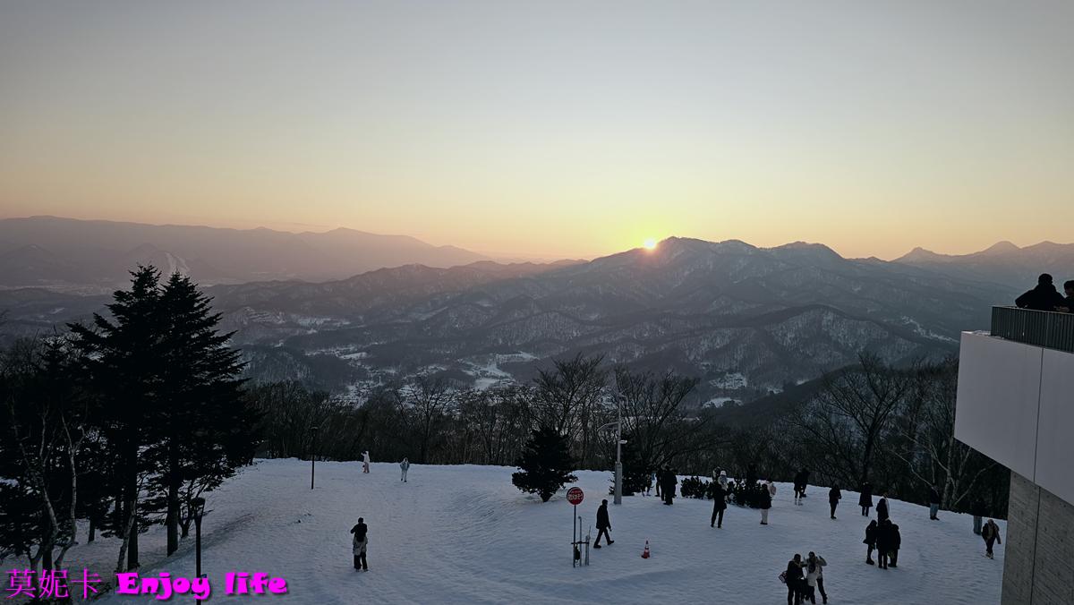 【北海道札幌景點】*札幌藻岩山夜景*，日本新三大夜景之一！藻岩山纜車搭乘攻略，包括最佳觀賞時間、購票方式及搭乘流程，帶您輕鬆享受絕美景致！