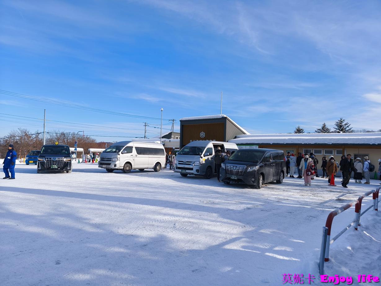 【北海道旭川景點】*旭山動物園*，必看冬季限定企鵝散步，看企鵝遊行攻略及參觀心得!!!