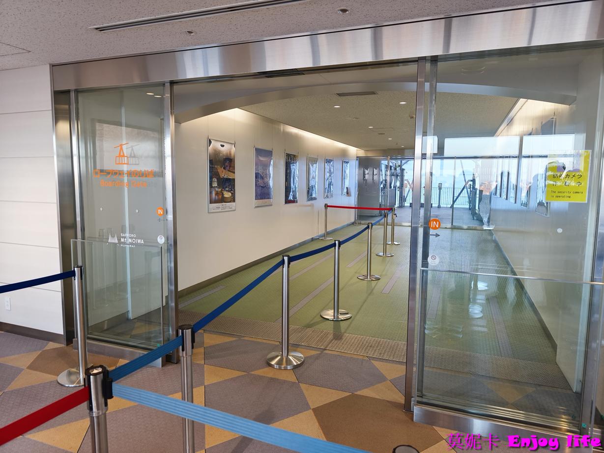 【北海道札幌景點】*札幌藻岩山夜景*，日本新三大夜景之一！藻岩山纜車搭乘攻略，包括最佳觀賞時間、購票方式及搭乘流程，帶您輕鬆享受絕美景致！