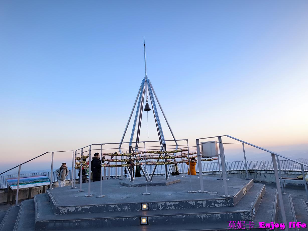 【北海道札幌景點】*札幌藻岩山夜景*，日本新三大夜景之一！藻岩山纜車搭乘攻略，包括最佳觀賞時間、購票方式及搭乘流程，帶您輕鬆享受絕美景致！