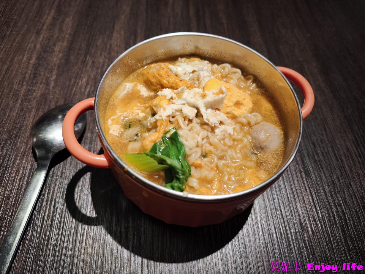 【桃園住宿】*天成逸旅 朋趣露營車一泊二食開箱*,天馬號入住心得|星空電影院+火鍋烤肉+設施餐點全攻略! 47 【桃園住宿】*天成逸旅 朋趣露營車一泊二食開箱*,天馬號入住心得|星空電影院+火鍋烤肉+設施餐點全攻略!