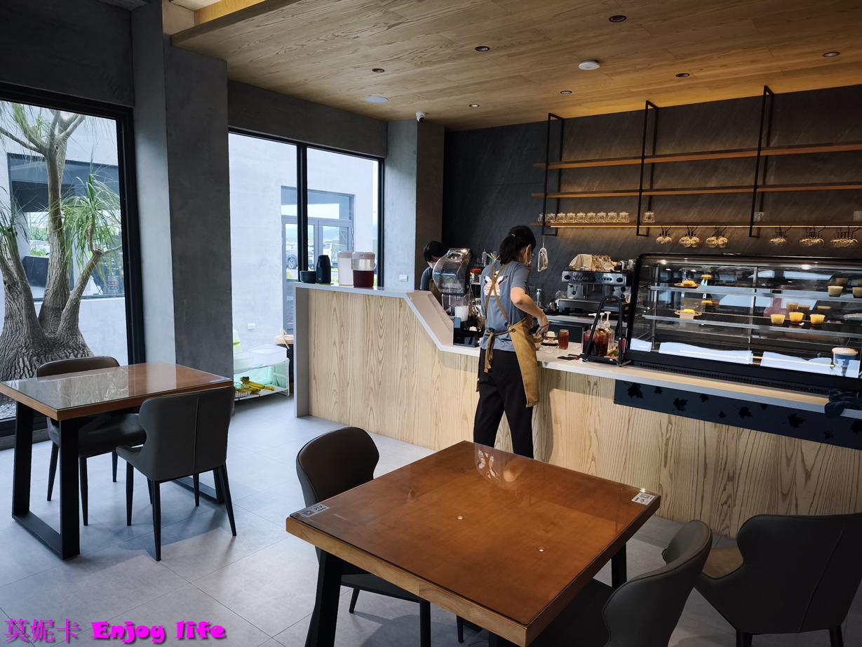 【宜蘭三星景點】樹懶餐廳|近距離餵食笑笑羊×清水模質感餐廳×萌寵樂園全攻略!!! 22 【宜蘭三星景點】樹懶餐廳|近距離餵食笑笑羊×清水模質感餐廳×萌寵樂園全攻略!!!