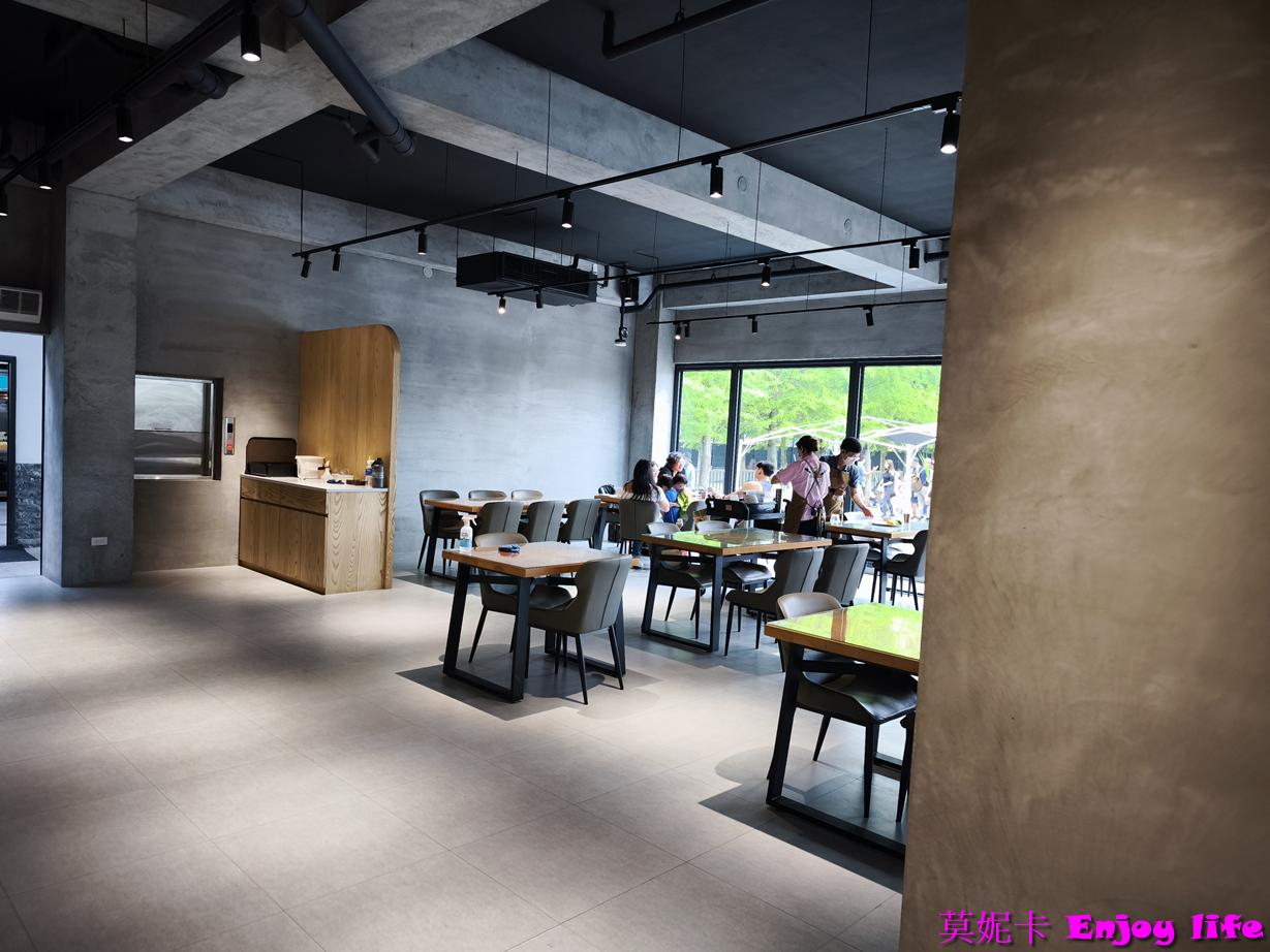【宜蘭三星景點】樹懶餐廳|近距離餵食笑笑羊×清水模質感餐廳×萌寵樂園全攻略!!! 23 【宜蘭三星景點】樹懶餐廳|近距離餵食笑笑羊×清水模質感餐廳×萌寵樂園全攻略!!!