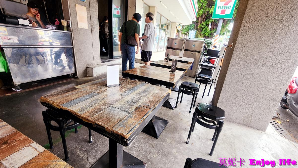 【台南美食】台南必吃早餐｜吐司吐司早餐專賣店－升級法式吐司＆皮蛋辣菜脯蛋餅超驚艷！