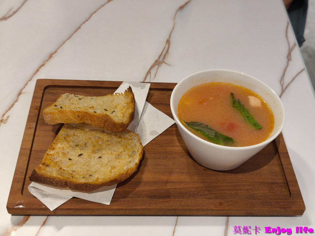 【台南早午餐】成真咖啡台南誠品店食記|必點早午餐、義大利麵、舒芙蕾甜點評測!!! 14 【台南早午餐】成真咖啡台南誠品店食記|必點早午餐、義大利麵、舒芙蕾甜點評測!!!