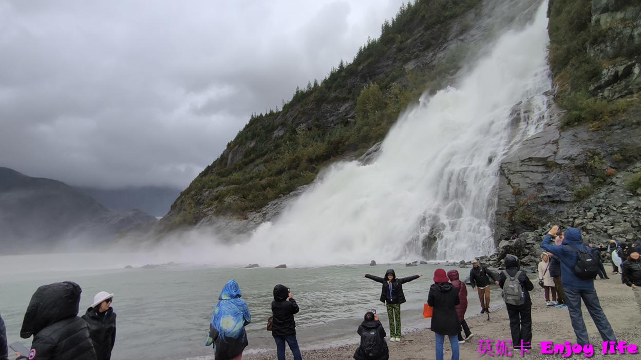【阿拉斯加朱諾景點】Mendenhall Glacier 門登霍爾冰川 + Nugget Falls 金塊瀑布遊｜壯觀冰河、夢幻瀑布一次看！