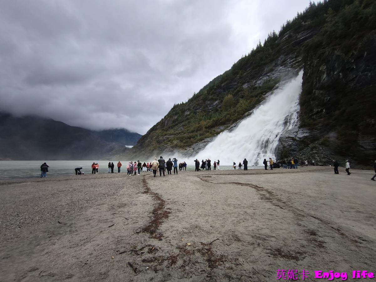 【阿拉斯加朱諾景點】Mendenhall Glacier 門登霍爾冰川 + Nugget Falls 金塊瀑布遊｜壯觀冰河、夢幻瀑布一次看！
