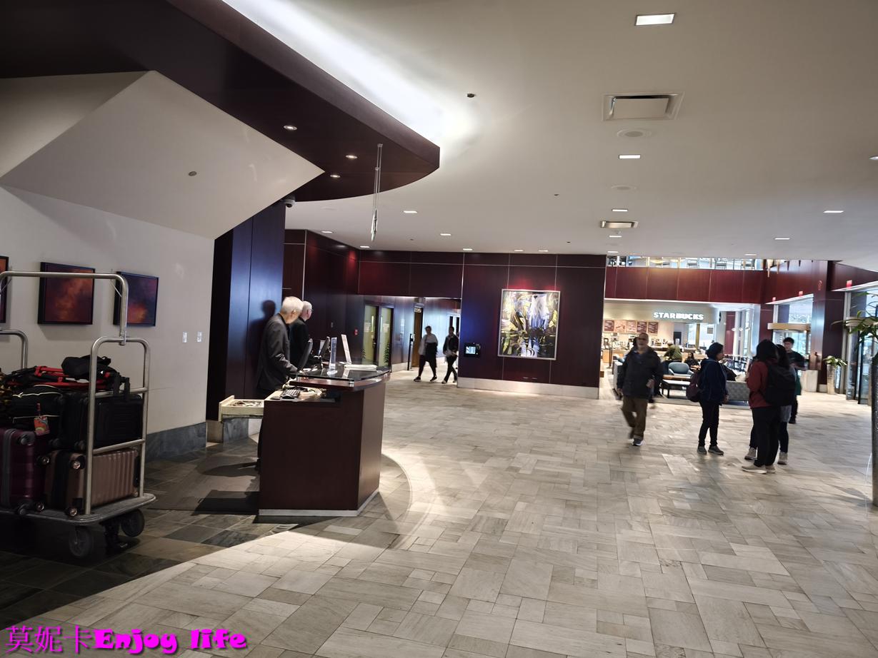 【溫哥華住宿推薦】溫哥華凱悅酒店Hyatt Regency Vancouver ｜地理位置超方便，近Burrard捷運站、附設星巴克咖啡廳!!!