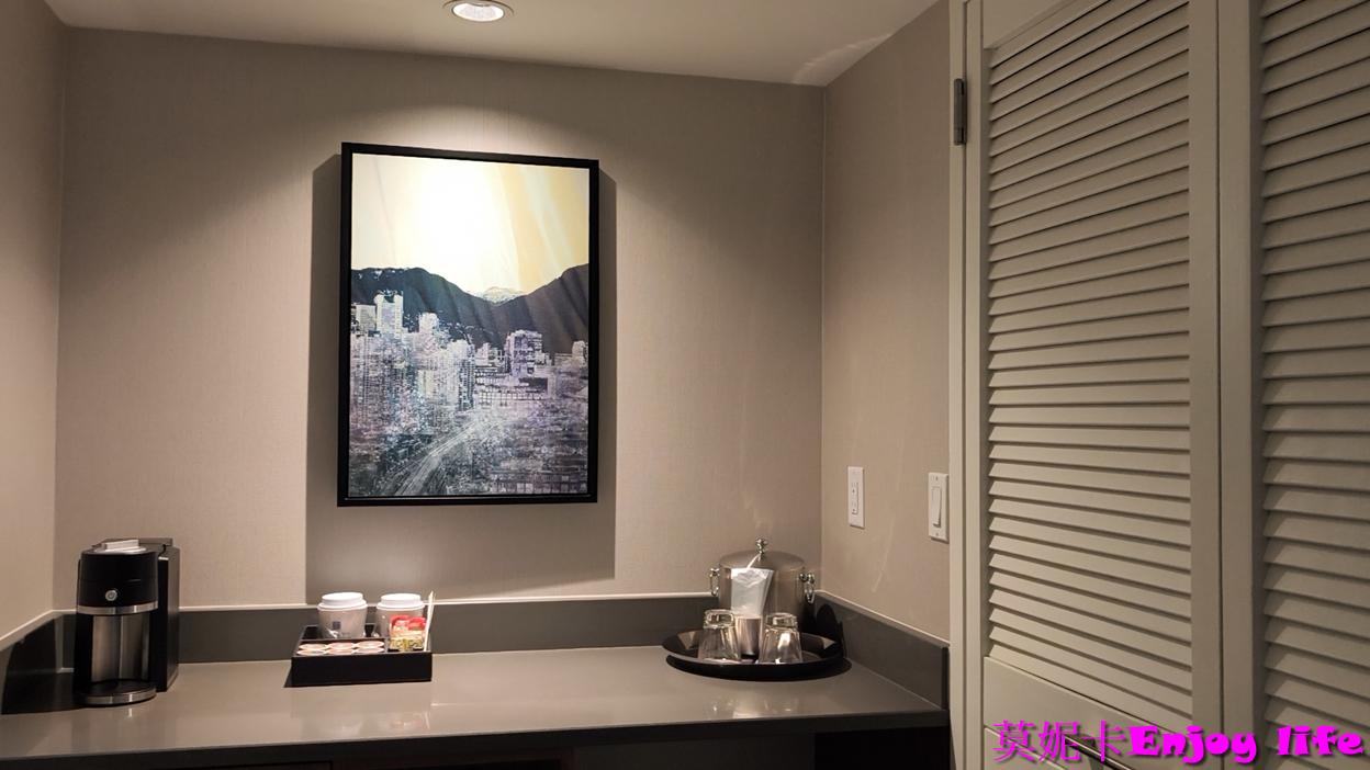 【溫哥華住宿推薦】溫哥華凱悅酒店Hyatt Regency Vancouver ｜地理位置超方便，近Burrard捷運站、附設星巴克咖啡廳!!!