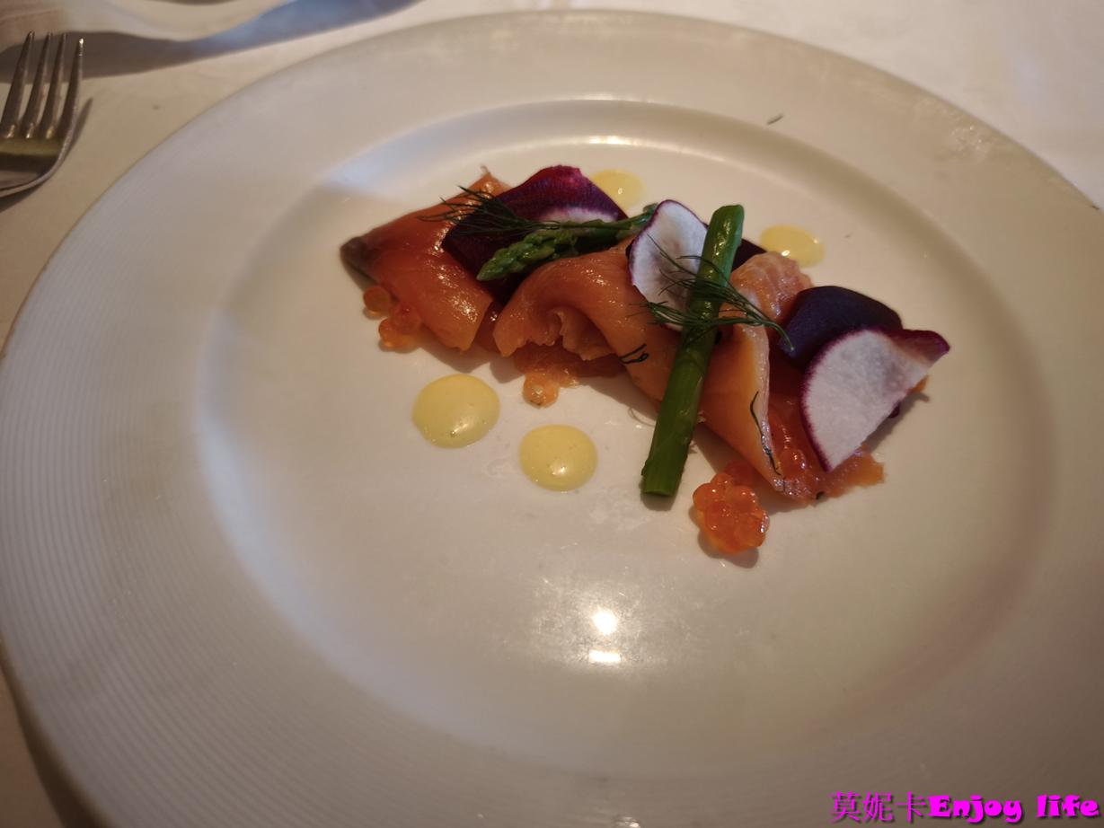 【公主遊輪餐廳】公主郵輪免付費主餐廳 Concerto Dining Room 完整攻略｜菜單變化、餐點實拍、用餐心得（免預約直接吃）!!!