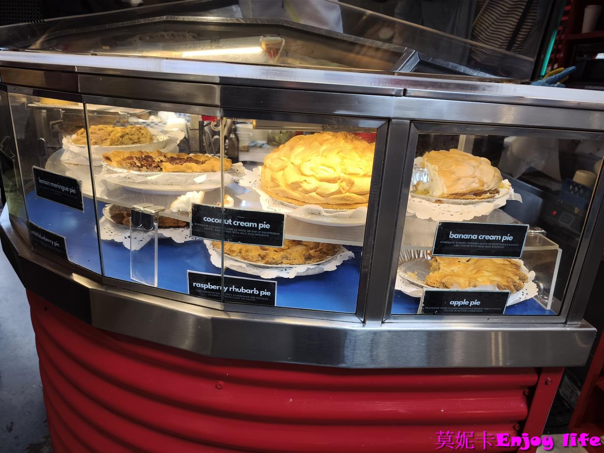 【溫哥華美食推薦】固蘭湖島美食 A La Mode Restaurant｜酥皮濃湯、鹹派、甜派全制霸!!