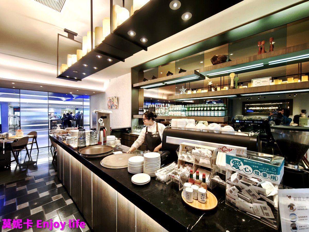 【桃園機場】桃園機場龍騰套餐Bistro-D畢卓樂地實吃攻略｜U First怎麼用？牛排真的值得嗎？