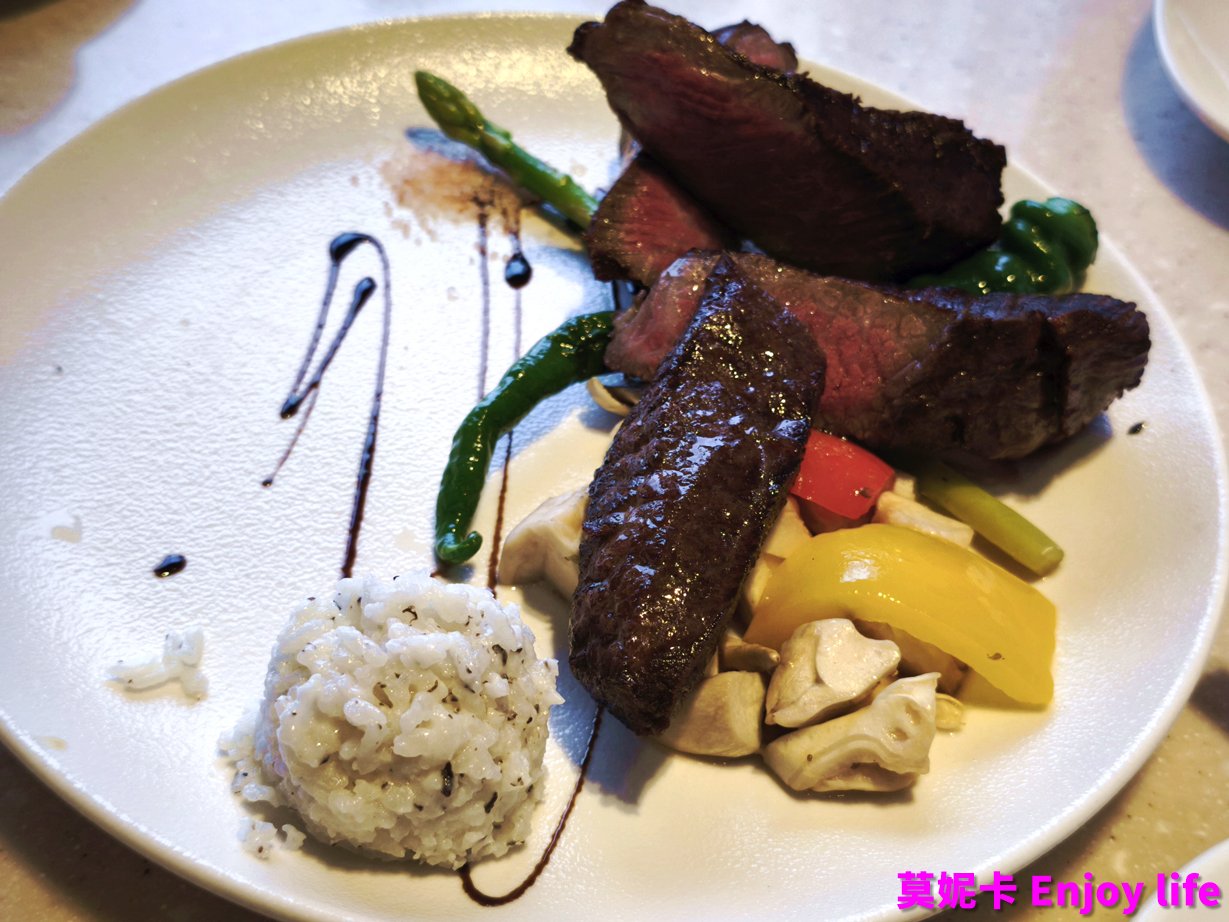 【桃園機場】桃園機場龍騰套餐Bistro-D畢卓樂地實吃攻略｜U First怎麼用？牛排真的值得嗎？