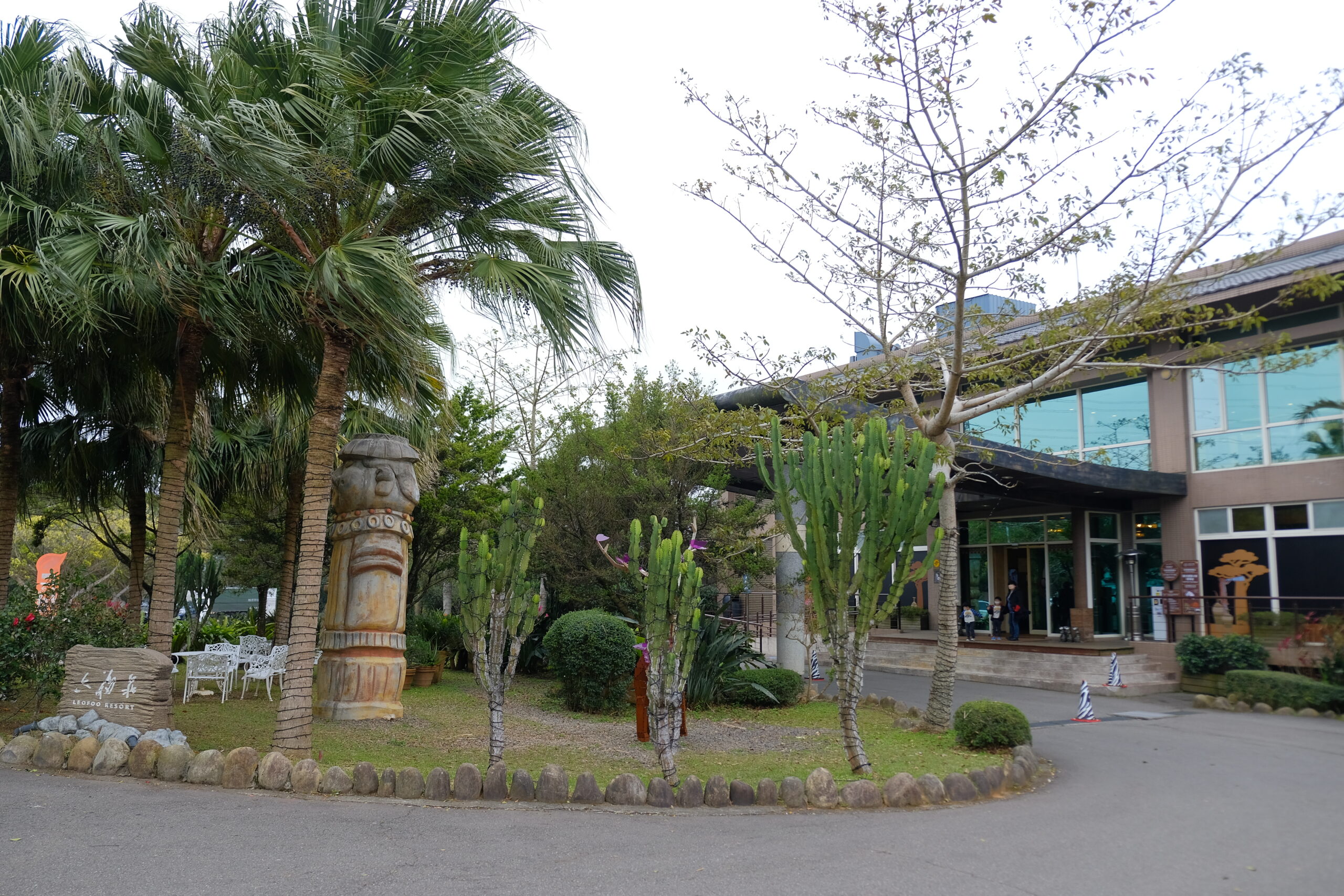 【新竹住宿】*關西六福莊生態度假旅館 * 六福村旁。房間裡可以看到動物,走出去外面園區就像個小型動物園。 1 【新竹住宿】*關西六福莊生態度假旅館 * 六福村旁。房間裡可以看到動物,走出去外面園區就像個小型動物園。