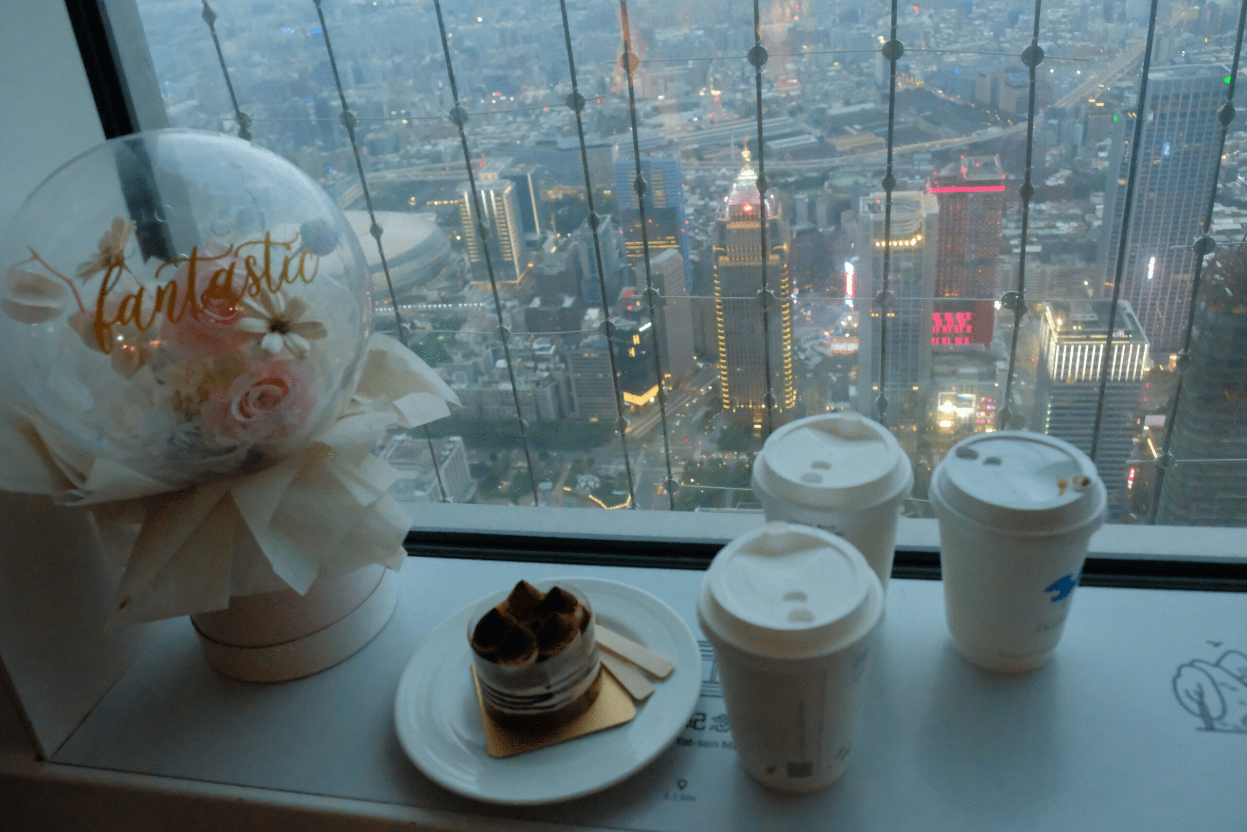 【台北景點】*台北101觀景台*在Kafe D喝著咖啡,看著美麗的夜景! 10 【台北景點】*台北101觀景台*在Kafe D喝著咖啡,看著美麗的夜景!